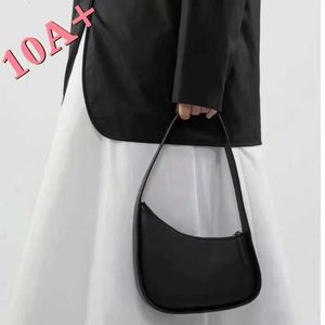 Flat the Strap Row Half with Moon Bag and in Smooth Shoulder Leather Women Designer Curved Zipper Closure Clutch Tote Suded Lining Underarm Bags Purse