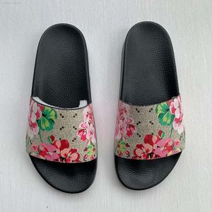 Desconto Sapatos casuais 2024 Designer Slipper Men Sandálias Mulheres Interprecadas de Designer Slides Com Bolsa de Pó de Pó de Caixa Tigre Prinha Print Slide Verão Wide Selpper