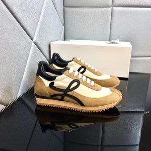 أحذية الرجال الفاخرة الفاخرة الكلاسيكية Forrest Gump Shoes Flow Runner في Nylon Suede Lace Up Soft Soft Apper Honey Rubber Wave النعل الذي ينحني حوالي 09