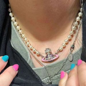 Designer Viviane Westwoods Viviennr Empress Dowager Xis Pink Enamel Saturn Pearl Necklace for Women Set with Diamonds Fashionable Drip Glue British Light Luxury Ne