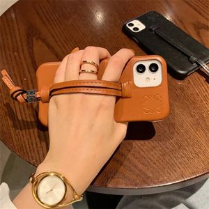 Designer Brown Phone Cases 15Promax Wrist Strap Phonecase Fashion Case för iPhone 15 14Pro 13 12 Mens Womens Luxury Leather iPhone fodral