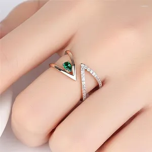 Klusterringar mode kreativ spetsig känsla finger v form mikro kristall asfalterad öppningsband kvinnliga bröllop smycken gåvor