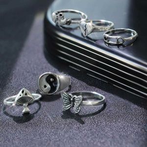 Band Rings HI MAN 6Pcs/Set Mixed Yin Yang Figure Butterfly Mushroom Heart Paperclip Ring Women Classic Vintage Party Jewelry 240125