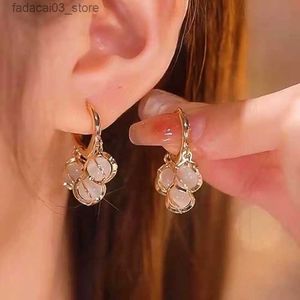 Stud 2023 New Light Luxury Sweet Lovely Exquisite Earrings Female Gold Color Trend Temperament Stud Earring Jewelry Gifts Wholesale Q240125