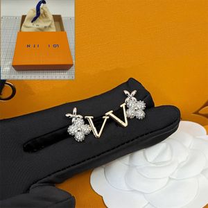 Stud Designer Estilo Clover New Womens Boutique Jóias Hot Marca Banhado A Ouro Stud Romântico Presentes de Aniversário para Mulheres Brincos com Caixa