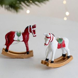 Decorazioni natalizie Figurine di cavalli appesi Resina a dondolo Ornamento bianco per cavalli Bomboniere Decorazione Ciondolo per albero