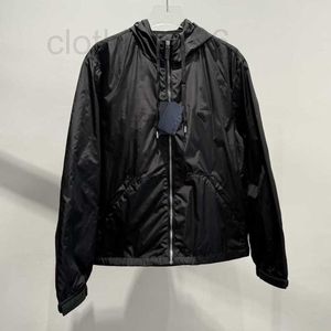 Herren-Trenchcoats, Designer, neues klassisches Dreieck-Label, einfarbig, dünner Windjacke für Männer und Frauen, vielseitig und trendig, DK3E