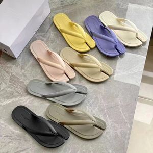 verão praia tabi flip flops chinelos designer de moda branco viagens ao ar livre maisons mulheres homens liso preto margiela novo sapato casual piscina slide esportes sandália sliders