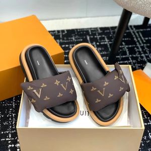 2024 mais novo designer sapato sandália homens mulheres chinelos de luxo moda travesseiro piscina sandale designer sapato verão praia mule sapatos planos slides chinelo presente com caixa 35-46