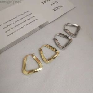 Designer Celins Jewelry Saijias neue Ohrringe U-förmige verdrehte glatte weibliche Mode-Temperament-Ohrringe geometrische unregelmäßige Ohrringe