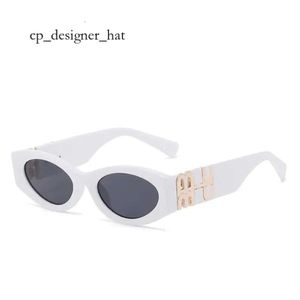 Designer Miuuy Miu Solglasögon Personlighet Mirror Leg Metal Stor bokstav Design Multicolor Brand Miui Glasses Factory Outlet Promotional 2584