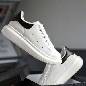 Deigner Scarpe con plateau Marchio di lusso Teni Sneaker Caual Scarpe con fondo spesso Zapato De Mujer Grandi dimensioni Donna Uomo Matuke Suola in pelle Caual Sport Coppia