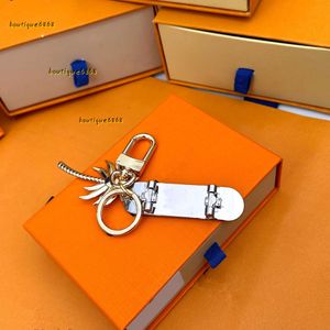 Keychains Lanyards 2024.Leather Keychain Luxury Designer Keyring Zinc Alloy Letter Unisex Lanyard cute for women men White Metal Small accessories Card Holder