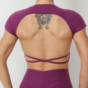 Aktiva skjortor Sports T-shirts kvinna 2024 Padding Gym Top Women Yoga Clothing Push Up Sport BH BAS BACKLESS TRACK POUR PURPLE PURPLE ARANGE