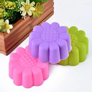 Stampi da forno 4pc 7cm Stampo per torta in silicone girasole Muffin Cup Strumento Stampo per budino di gelatina al cioccolato Ragazza Compleanno Decorazione di nozze Sapone