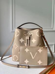 Designväskor kvinnor äkta läder axelpåsar prägling totes handväska handväska crossbody väska hink väska handväskor tygväska plånböcker a1