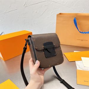 2023 S-Lock Vertical Wearable Wallet Designer Crossbody Bag for Women Men Brand Mini Purse with Single Shourdle Card Coin Ho240x