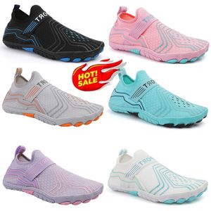 2024 Sommar Ny Big Fashion Gai Nya män vatten vattenskor kvinnor simning sneakers barfota sandaler strand vader lägenheter unisex andningsbara snabba torra skor