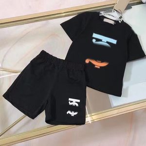 Pojkar och flickor satte sommaren i mitten till stora barns babykläder Kort ärm Pop Street Korean Edition Fashionabla Two Piece Set