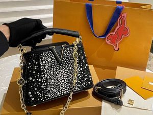 L Tam Elmas Lady Bag Cowhide Altın Toka Donanım Moda Kraliçe Fan Eşsiz Cazibe Ekstra Geniş Kayış Basit Atmosfer Bir Omuz Klasik Stilinde Taşınabilir