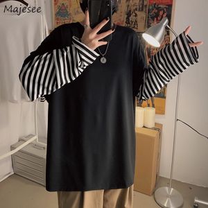 男性の長袖Tシャツフェイク2ピースシックシックなストライプパッチワークウルツァンスプリング韓国スタイルbfルーズTシャツティーンレトロ240125