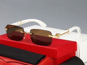 Man Glasses Designer Solglasögon Kvinnor Fashion Frameless Rectangle Coating Buffalo Horn Sunglass UV400 Bevis Egineglass Trä Mens Eyewear Eyelgasses P2JA#