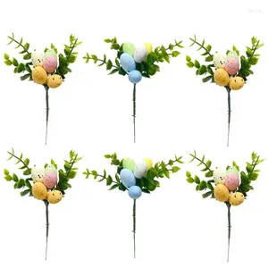 Kwiaty dekoracyjne Symulacja wielkanocna kolorowe jajka gałąź gałęzi zielonej rośliny