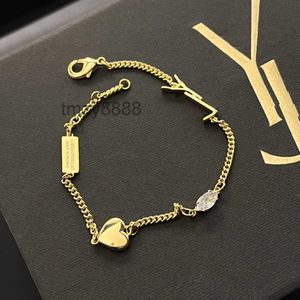 Bracciale placcato oro stile classico da donna di lusso con lettera a forma di cuore con diamanti e fascino, catena di gioielli di marca di alta qualità con scatola all'ingrosso DX3S