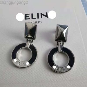 Designer Celins Jewelry Saijias neuer Celi-Stil, französische schwarze Guttapercha-Ohrringe, runder Kuchen, rechteckige Ohrringe, modische Ohrringe, runde Markenohrringe