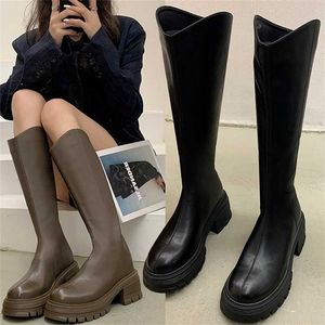 Mulheres Botas de Couro Outono Inverno Nova Sola Grossa Com Decote Em V Manga Longa Moda Mulheres Sobre O Joelho Cavaleiro Mostrar Temperamento Fino Coxa Salto Alto Martin 230830