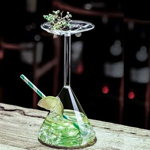 Kreatywny koktajl szklany kubek do góry nogami kieliszki martini sok wina