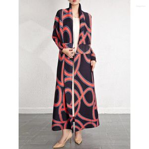 Trench da donna Miyake pieghettato retrò stampato cappotto da donna di grandi dimensioni 2024 primavera risvolto cardigan cravatta design femminile abito di lusso