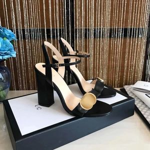 lusso Donna Uomo Grosso Tacco alto Scarpa casual Tacchi Mulo Sandalo con tacco scorrevole in pelle Designer Estate spiaggia Scarpe eleganti hasp Scarpa da sposa all'aperto Pantofola Ciabatte ragazza