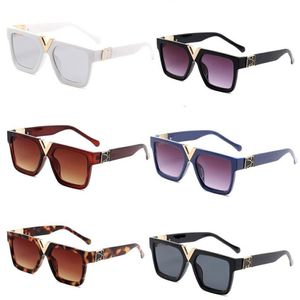2371 Hela designer solglasögon Original Eyewear Beach Outdoor Shades PC Frame Fashion Classic Mirrors for Women and Men p330c