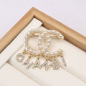 Classic Designer Letter Brooches 18K Gold Plated Inlay Crystal Rhinestone Jewelry Brooch Pin Women Wedding Party Accessories Gifts 20style