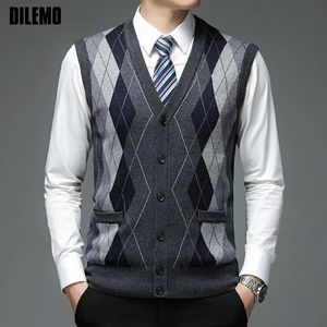 Autum Fashion Brand Argyle Cardigan Sweater Deep V Neck Knit Vest Men Trendy 6 Wool Diamond Sleeveless Casual Clothing 240119