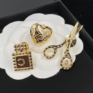 Spilla con lettera in oro placcato 18 carati Spilla con diamanti per donna Fornitura di accessori spilla selvaggia