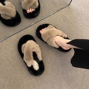 Pantofole Fondo spesso Soffici capelli puri da donna Abbigliamento esterno 2024 Culla in peluche alla moda autunno e inverno