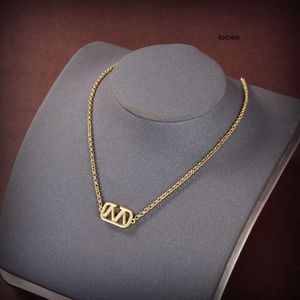Top Luxury brand necklace pendant designer fashion jewelry Valentinolies man cjeweler letter V chain for men woman trendy necklaces jewellery AH1c