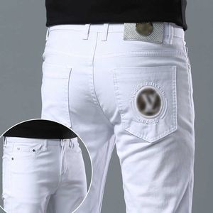 Dżinsy projektant męski 2024 białe dżinsy męskie mody swobodne spodnie haftowane rozciągnięte szczupłe przystojne przystojne