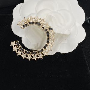 Gioielli di moda Spille in oro con diamanti Spille Design Spilla di lusso per spille regalo di Natale selvaggio Fornitura di accessori