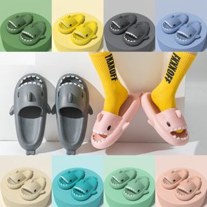 2024 مصمم الصيف shark slippers رجالي النعال الصلبة ألوان المنزل غير الرسمي أحذية إيفا غير الانزلاق أحذية نسائية شاطئ القرش شرائح 36-45