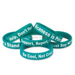 Bracelets 100pcs AntiBullying Support Report Defend Be Cool Not Cruel Take a Stand and Hold a Hand Niceness Wristband Silicone Bracelets