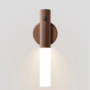 Veilleuse magnétique sans fil avec capteur de mouvement, lampe torche murale pour chambre à coucher, couloir, escalier et plus encore.