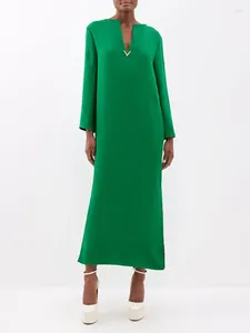 Abiti casual Bonboho Abito solido verde bianco Colletto mezzo aperto Maniche lunghe Maxi spacco per donne urbane Elegante festa serale