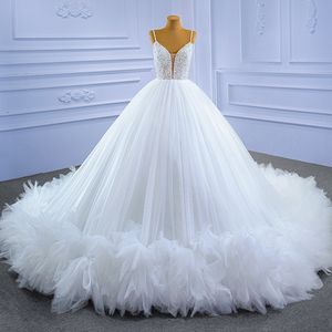 2024 Classic Princess Wedding Dress V-neck Straps Pearls Beading Ruffles Tulle Bridal Ball Gowns Princess Bride Dresses Customed Vestido de Noivas