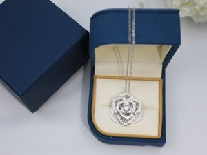 أوروبا والولايات المتحدة الجديدة S925 Silver Rose Necklace مطلية بالذهول الحقيقي للرياح الحلوة