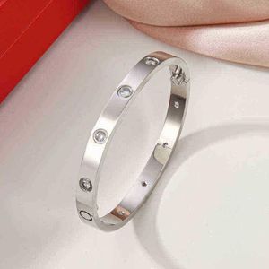 Brev Bangle Cuff Armband Designer Skruvarmband Skruvmejsel Titan Stål Guld Silver 4CZ Drill för kvinnor Mens Party Gift D288W