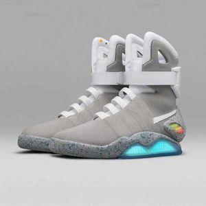 2024 Designerskor Lysande topp till de framtida automatiska snören Air Mag Sneakers Marty McFlys LED -skor tillbaka till den framtida glödet i mörkgrå topp mcflys sneakers