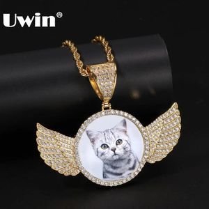 Uwin CZ Custom Made Round Po Pendant Necklace Gold Wings Soild Back Full Iced Out Cubic Zirconia Hiphop Jewelry For Gifts 240119